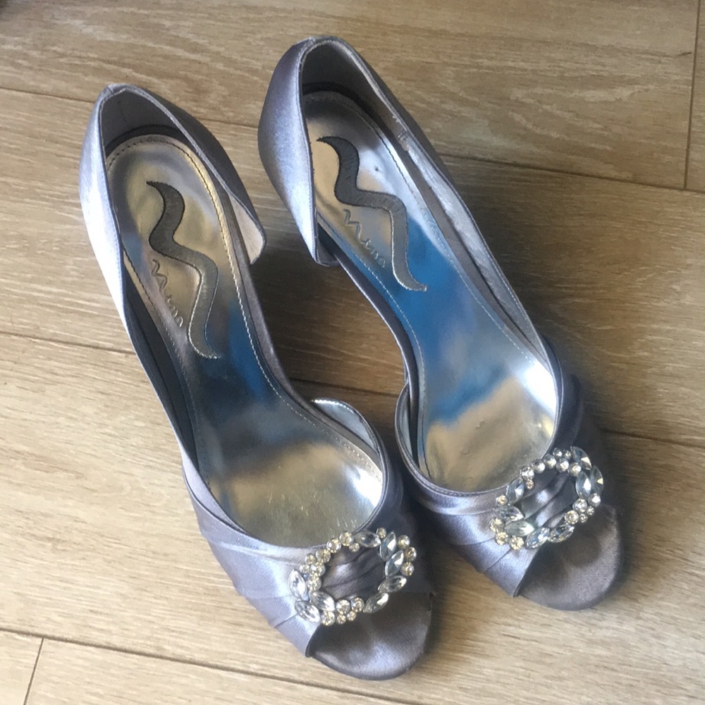 Nina silver wedges